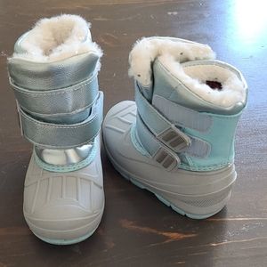 Cat&Jack toddler girls size 6 snow boots